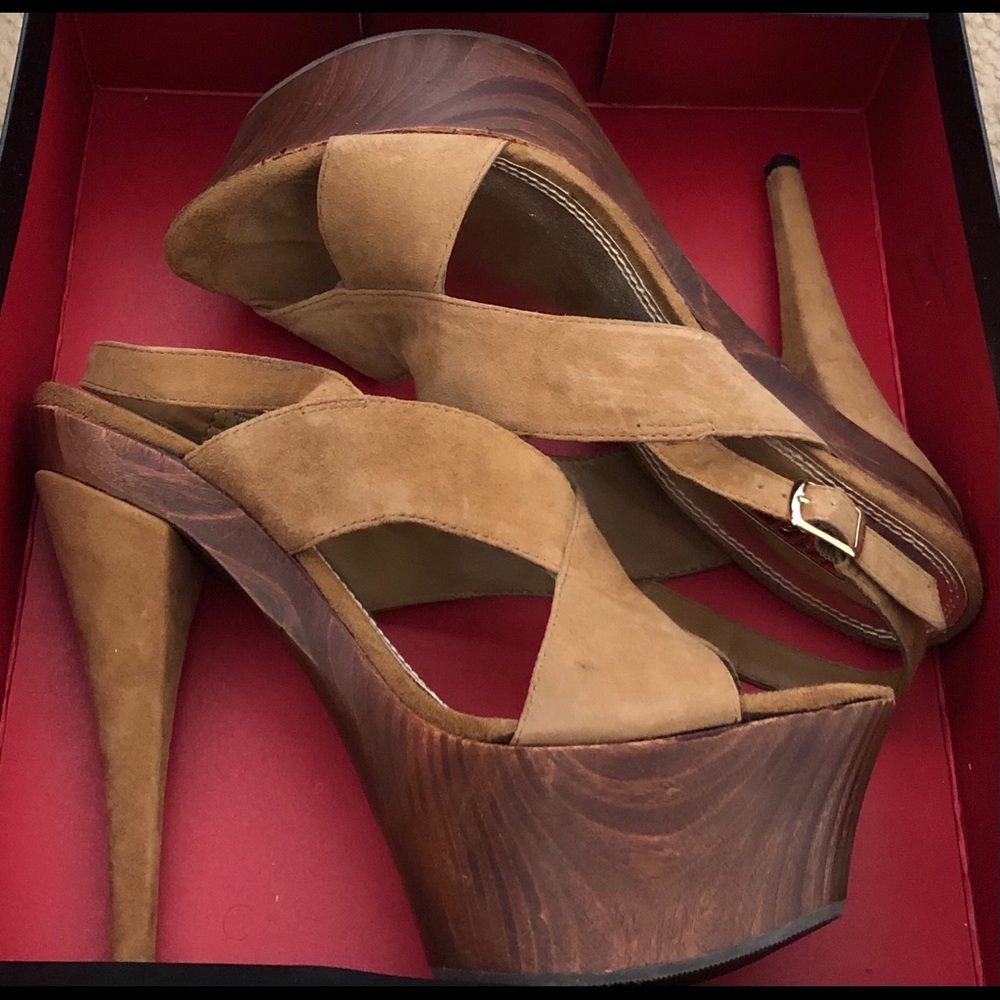 Wild Pair Taupe faux suede platform - Size 8.5